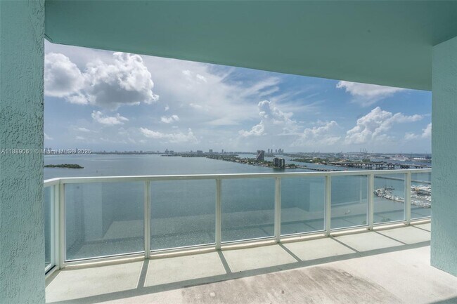 Building Photo - 1900 N Bayshore Dr