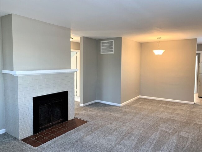 Building Photo - Four Seasons Area, 3 Bedrooms Plus Office, Fire Place, Convenient to Mall & Interstates.