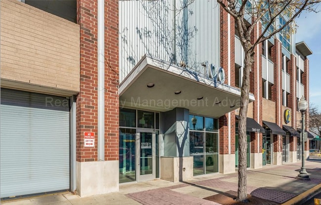 Building Photo - 2BR/2BA Skylofts Condo with Balcony & Garage Parking