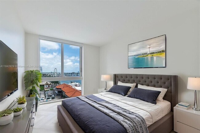 Building Photo - 335 S Biscayne Blvd