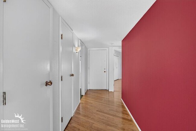 Building Photo - Spacious 2Bdm 2Ba Sun City Home with Vaulted Ceilings, Private Covered Patio & Garage! 55+ Community