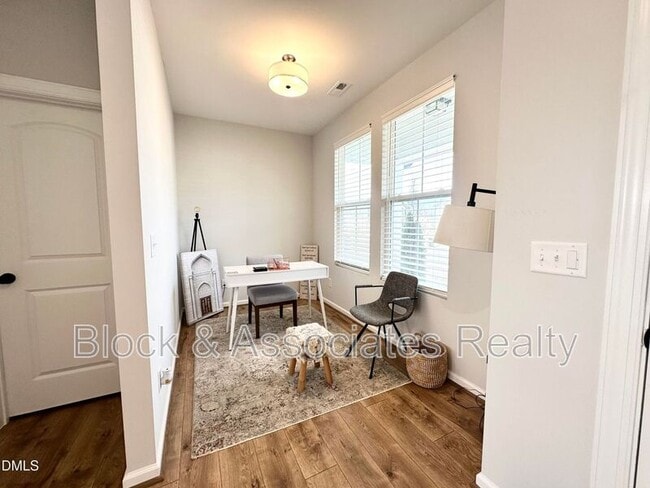 Building Photo - 99 Daybreak Way