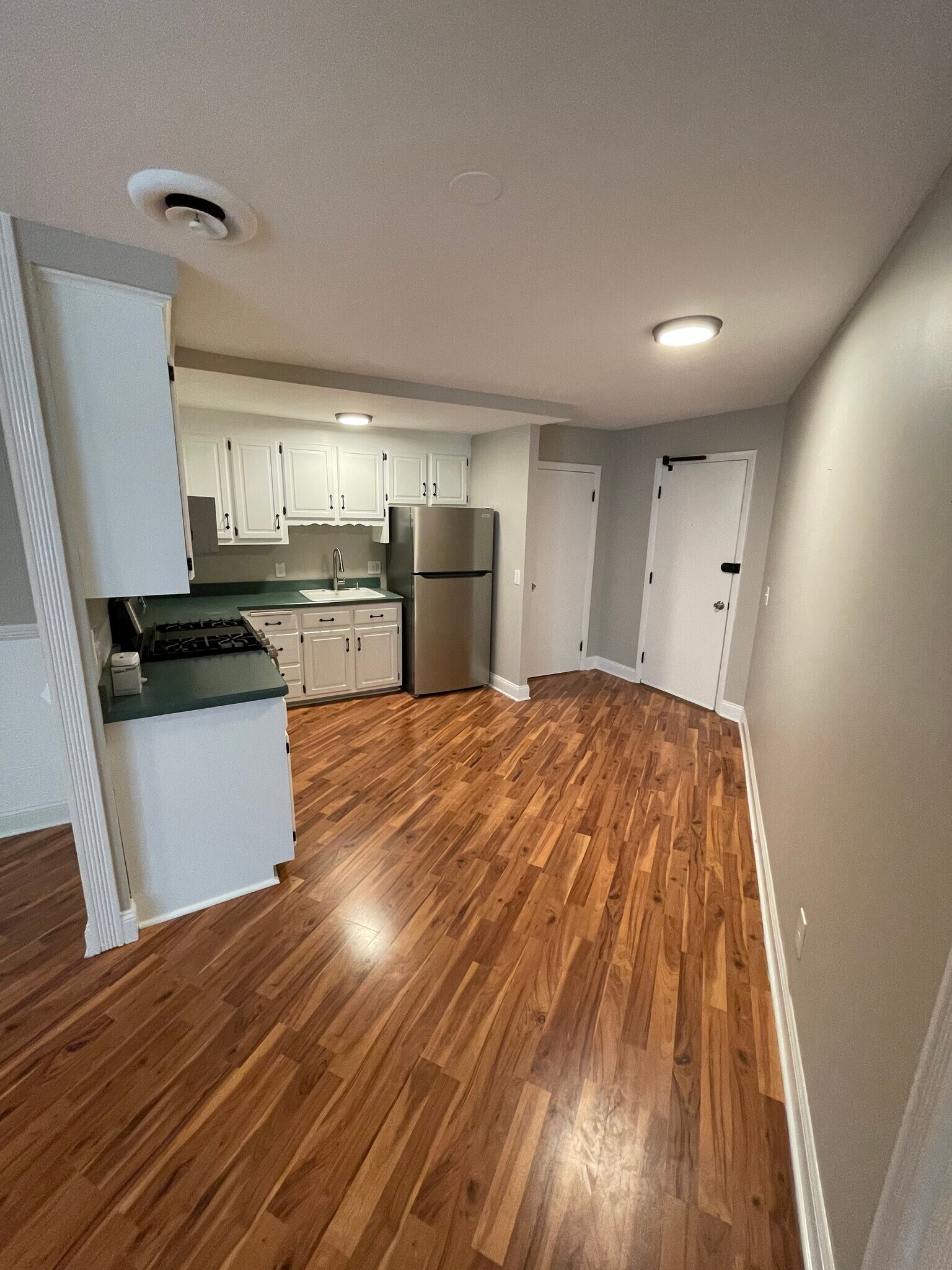 Building Photo - 124 Biruta St