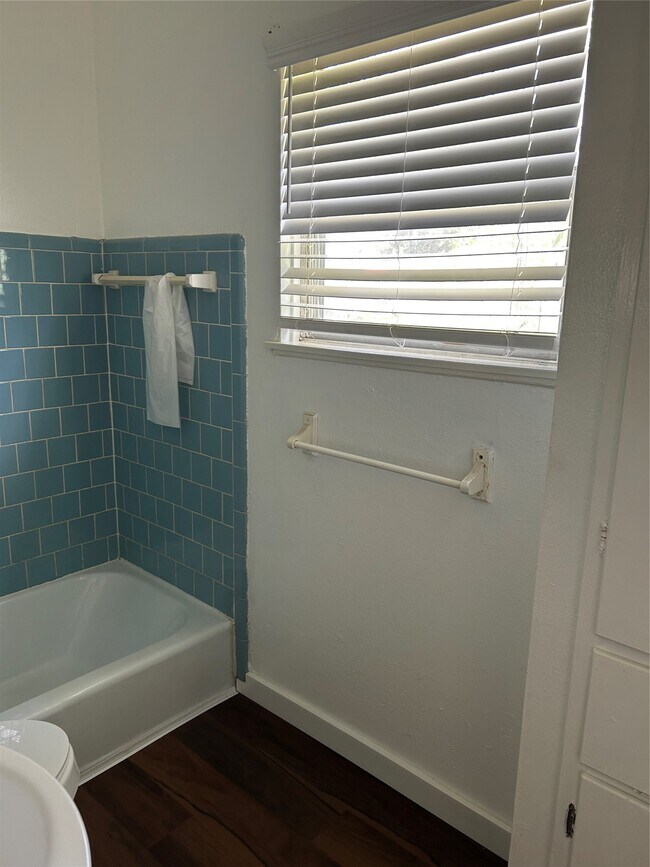 Building Photo - 5522 Thrush Dr