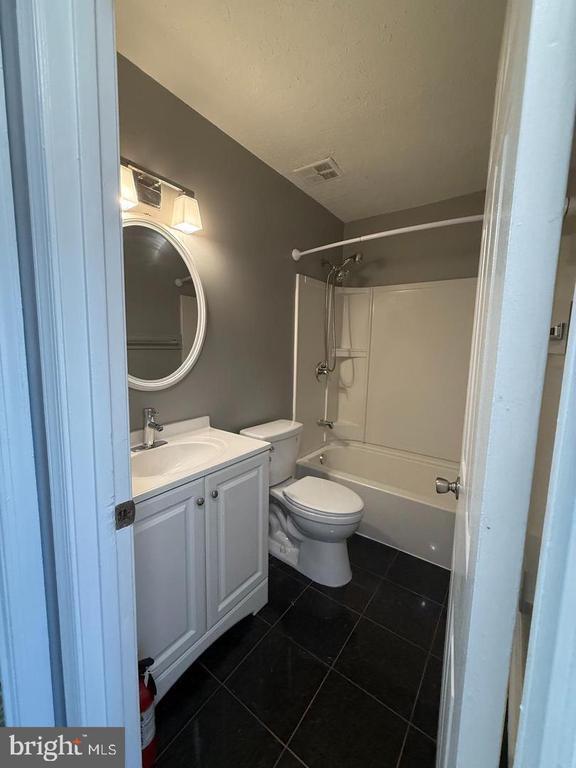 Building Photo - 1123 Keswick Pl