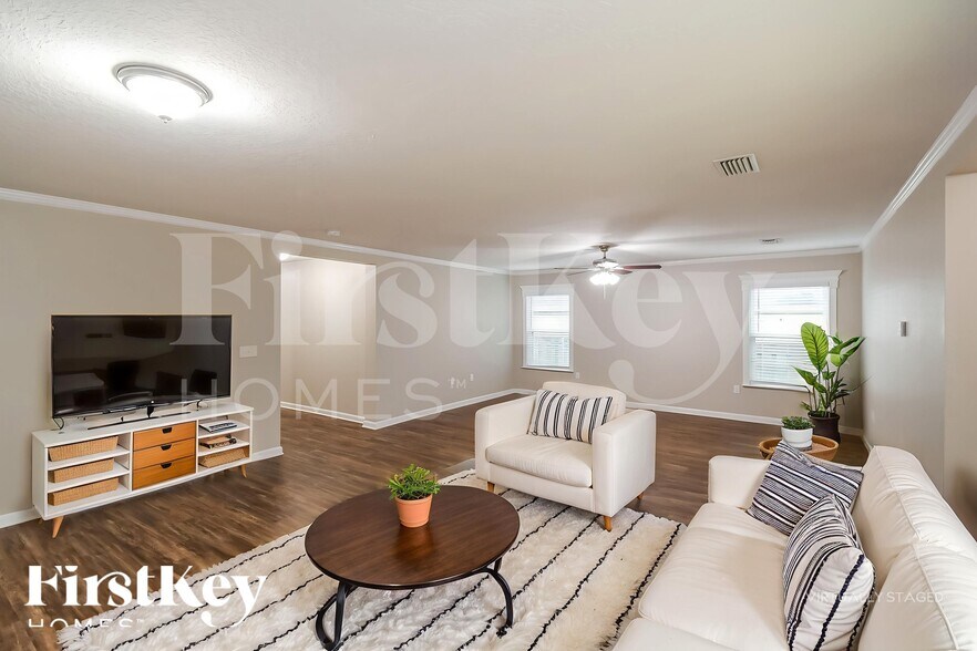 Building Photo - 12178 Alexandra Dr