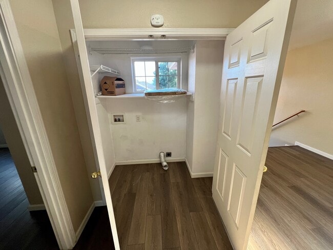 Building Photo - 2635 Parkwood Village Ln