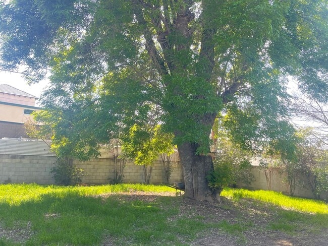 Building Photo - Location, Location, Location! Adorable Riverside Home Ready for Immediate Move In