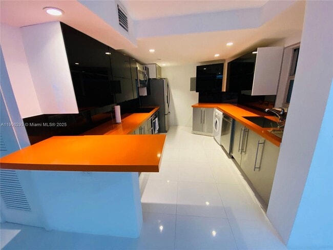 Building Photo - 1881 Washington Ave