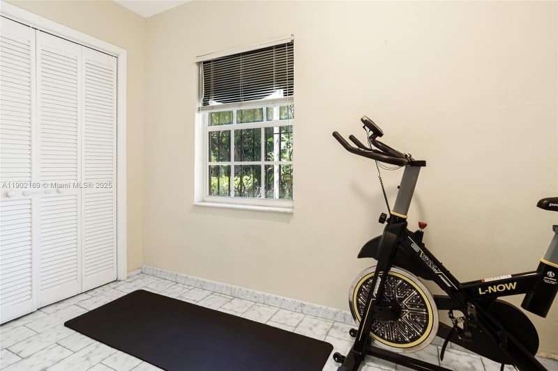 Building Photo - 600 SW 25th Rd