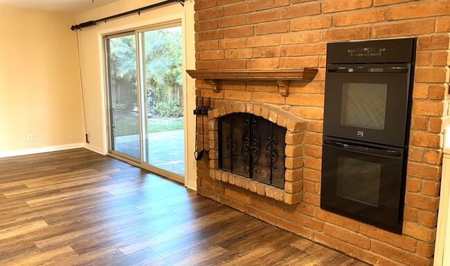 Building Photo - 17505 Kensington Cir