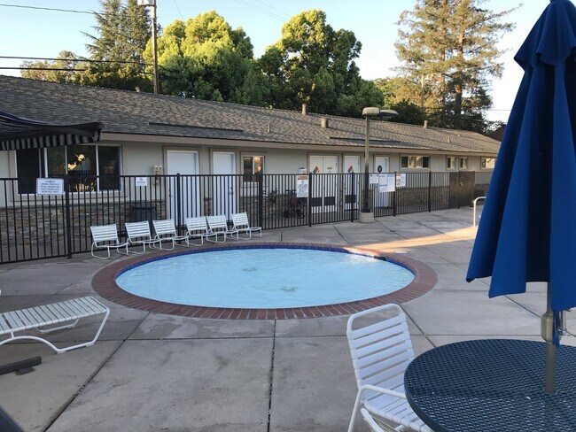 Building Photo - Belwood