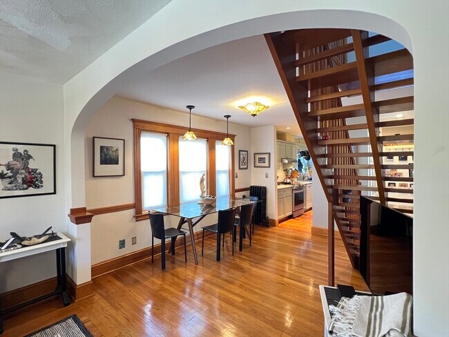 Building Photo - 110 Vassal Ln