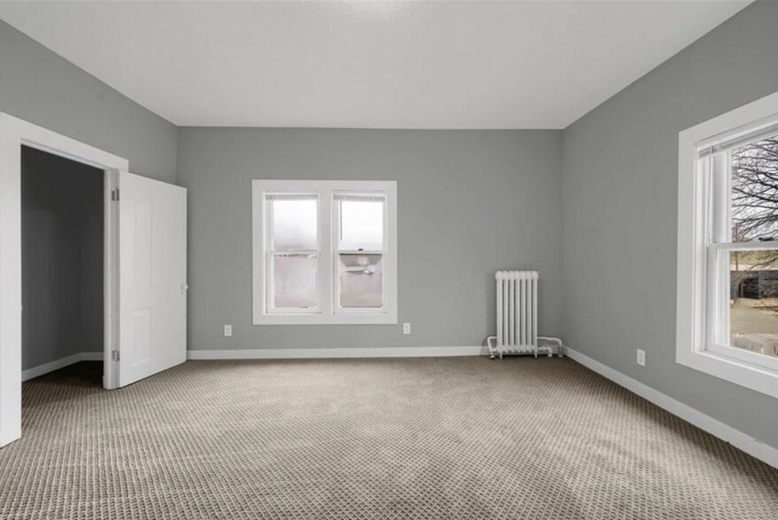 Building Photo - 1055 7th St W
