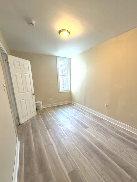 Building Photo - 5502 Thomas Ave