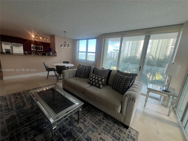 Building Photo - 1155 Brickell Bay Dr
