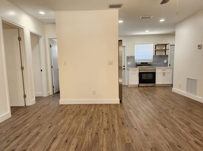 Building Photo - Beautifully Updated 2-Bedroom Home in Prime Location!