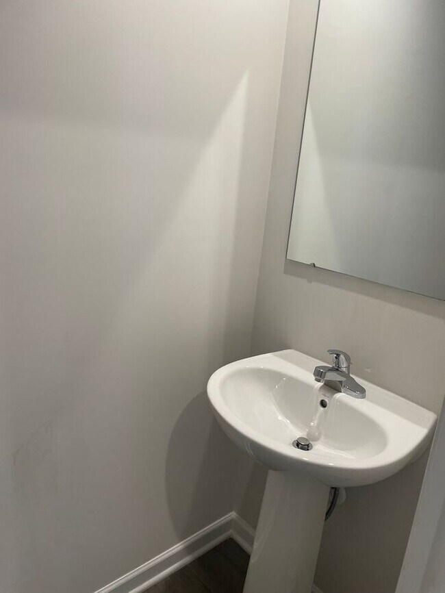 Building Photo - Stunning 3BR 3BA Home w/ Private Patio • Full Appliance Suite • Wooded-View Patio in Nashville