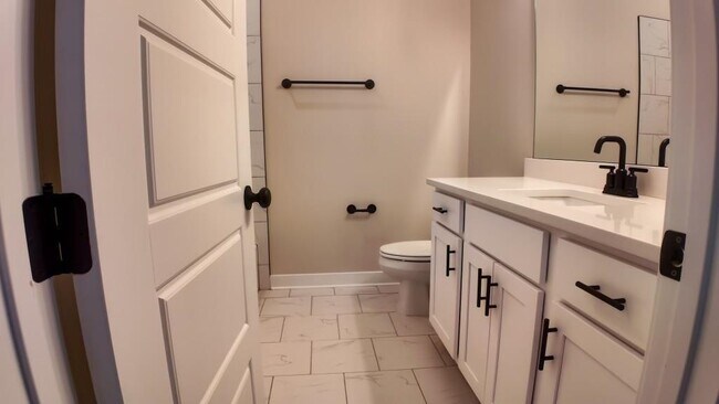 Building Photo - 5698 Ardsley Dr E