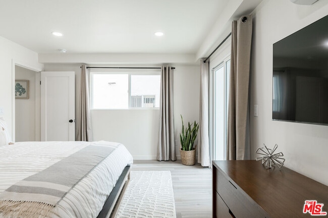 Building Photo - 329 Rosemont St