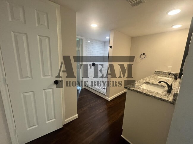 Building Photo - Fully Remodeled 2 Bedroom 2 Bath in Gun Ba...