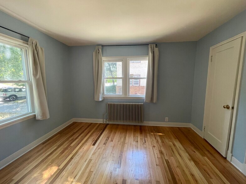 Bedroom 1 - 261 Robie St W