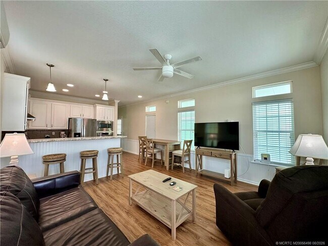 Building Photo - 437 NE Intercoastal Dr