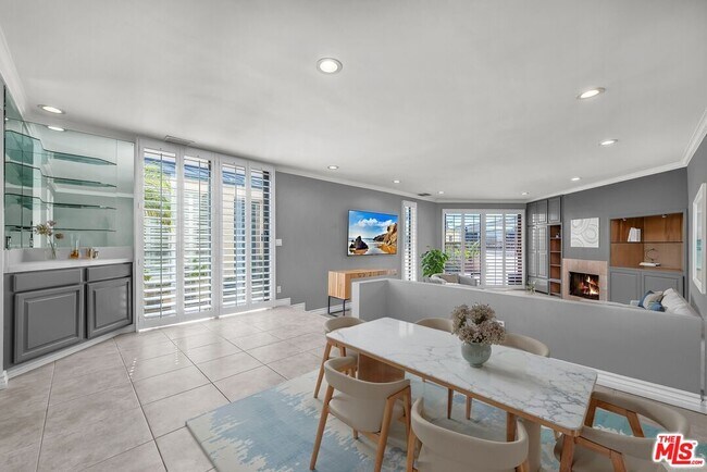 Building Photo - 7301 Vista Del Mar