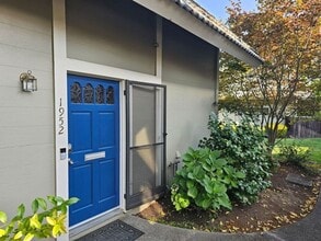 Building Photo - Unique FREESTANDING 2 Bed/ 1.5 Bath Townhome in Mountain View