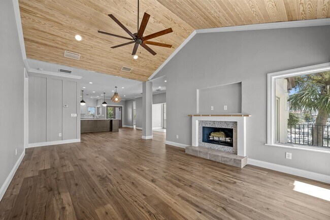 Building Photo - 3505 Harbor Dr