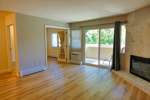 Building Photo - 3120 Corona Trl