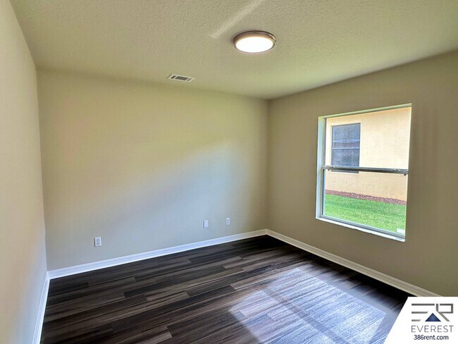 Building Photo - 7 Waywell Pl