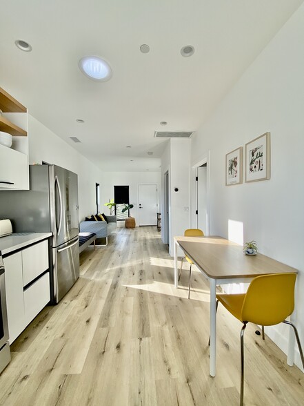 Building Photo - 5237 Irvington Pl