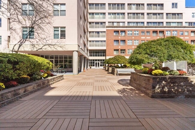 Building Photo - 20 Webster St