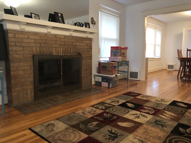 Primary Photo - 156 Leroy St
