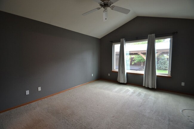 Building Photo - 4879 Jedediah Smith Rd