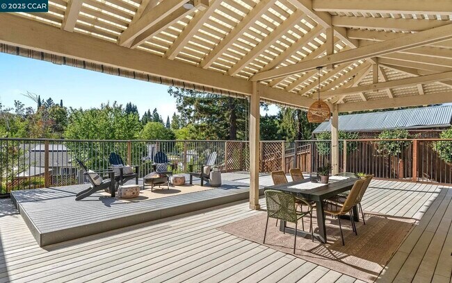 Building Photo - 131 Clover Hill Ct