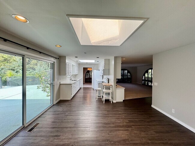 Building Photo - Spacious Single Level Home with Swimming Pool in Alamo Available Now!