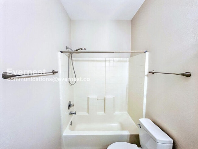 Building Photo - 16351 Swan View Cir