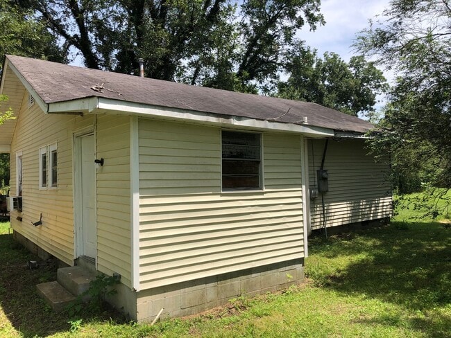 Building Photo - ****JUST REDUCED****495 Woodruff St. Court...