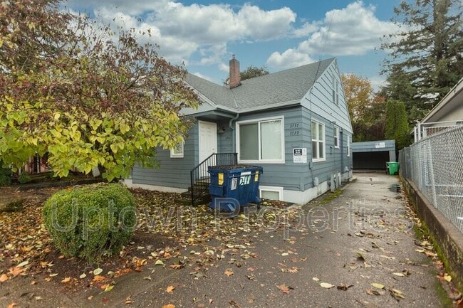 Building Photo - 3737 SE Cesar Estrada Chavez Blvd