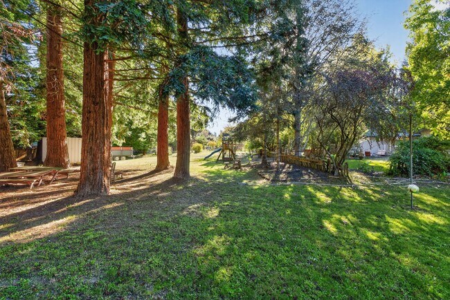 Building Photo - Charming 3-Bed / 2-Bath Retreat on Over an Acre in Sebastopol