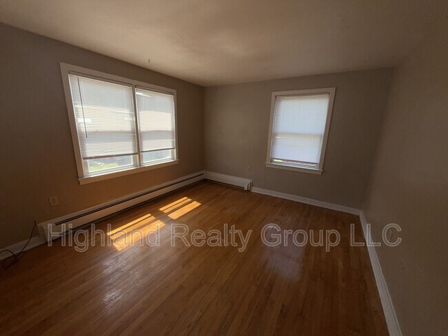 Building Photo - 2515 Woodlawn St