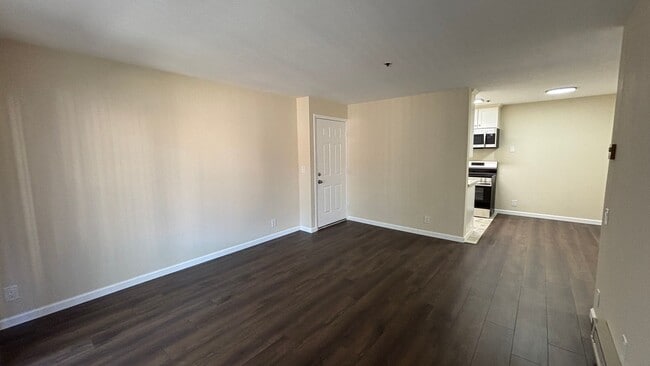 Building Photo - Renovated 2 Bedroom 1 Bath Condo w/ Balcony! -- Available Now !!!