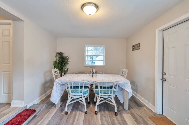 Building Photo - 3202 E Jean St