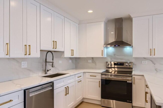 Building Photo - 0 bedroom in Chicago IL 60640