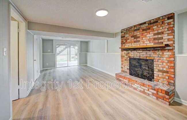 Building Photo - 6910 NW Belvidere Pkwy