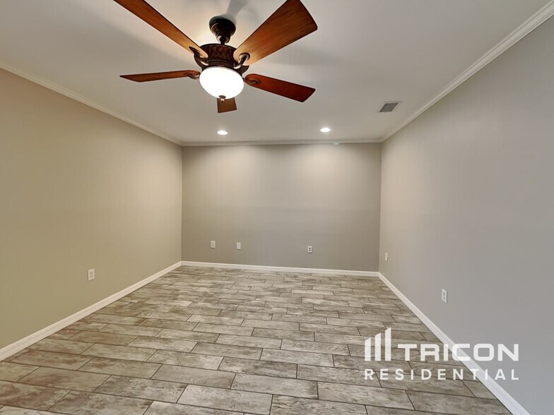 Building Photo - 4005 Cypress Landing S