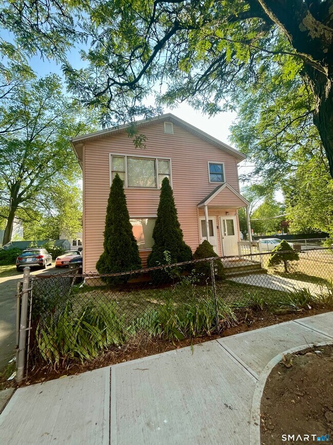 Building Photo - 92 Arch St