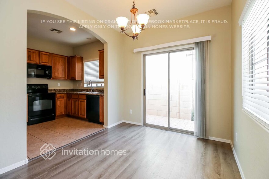 Building Photo - 4630 E Laurel Ct